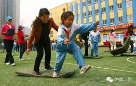 新手如何系统学习扑克（扑克新手的系统学习指南）