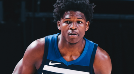 在一旁的安 在一旁的安